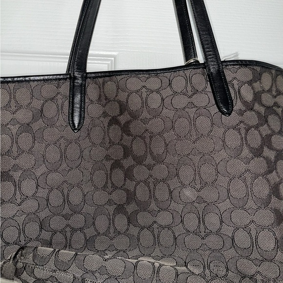 Coach Totebag - Picture 4 of 6
